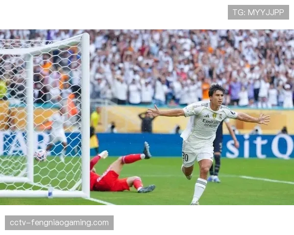 告别时刻:皇家社会传奇前锋在主场最后一次肋部抢点破门,赛后动情落泪